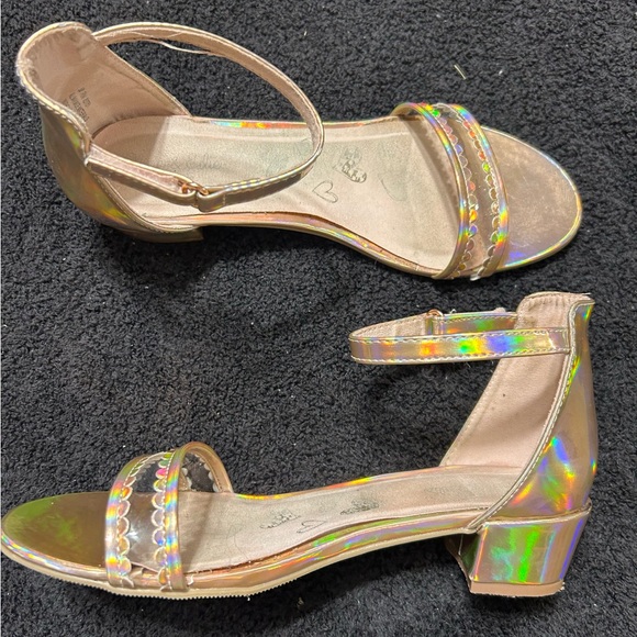 Girl’s gold open toe sandals - Picture 3 of 5